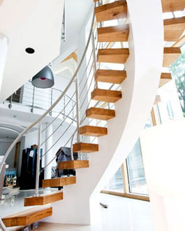 Лестница на косоуре в Мытищах