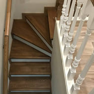 Отделка лестниц деревом