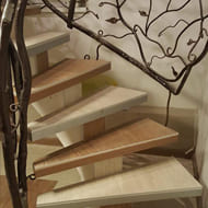 Отделка лестниц деревом в Москве