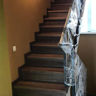 Отделка лестниц деревом в Москве