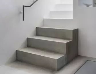 Отделка лестницы декоративной штукатуркой в Москве