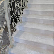 Отделка лестниц декоративной штукатуркой