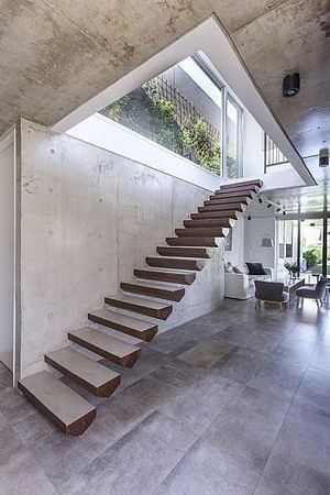 Консольные, парящие лестницы в Краснодаре - пример выполнения