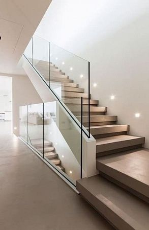 Г-образные лестницы в Москве - образец Г-образные лестницы в Москве - пример выполнения