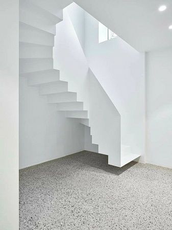 Зеркальные лестницы в Краснодаре - пример выполнения