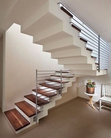 П-образные лестницы в Москве - пример выполнения