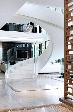 Облицовка лестниц мрамором в Москве - пример выполнения