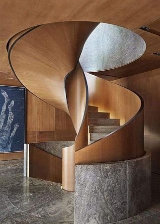 Облицовка лестниц мрамором в Москве - пример выполнения