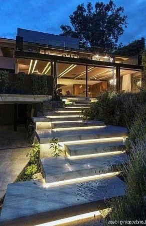 Уличные, входные лестницы из бетона в Москве - пример выполнения