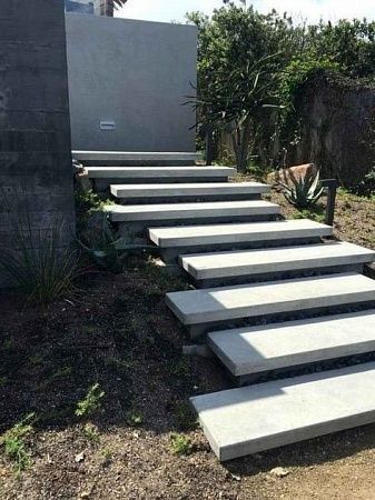 Уличные, входные лестницы из бетона в Москве - пример выполнения