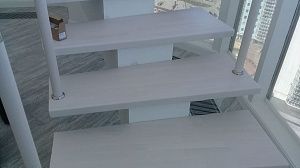 Лестница на бетонном монокосоуре