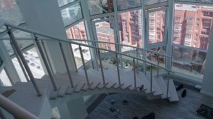 Лестница на бетонном монокосоуре